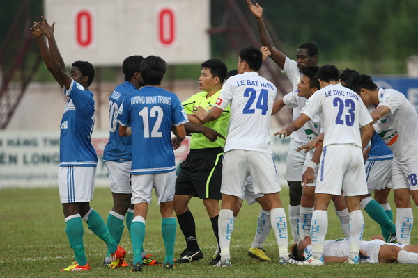 K.KG 0-0 Thanh Hóa: Lại trách trọng tài